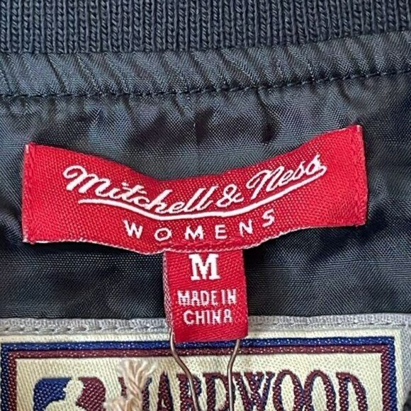 NWT Mitchell & Ness Womens Black Lightweight Satin Toronto Raptors SIZE MEDIUM - Picture 4 of 8